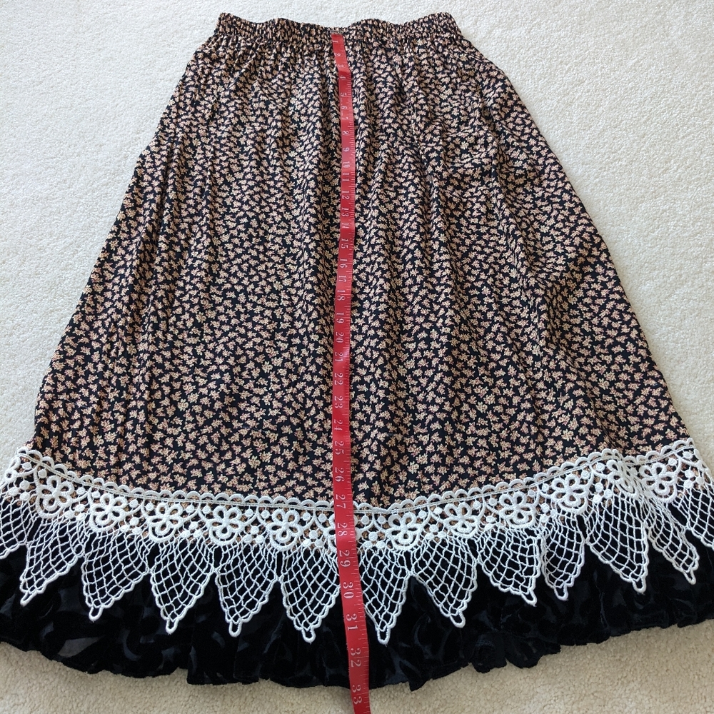 Maxi skirt Taylor G Western micro floral dark velvet trim lace croche…